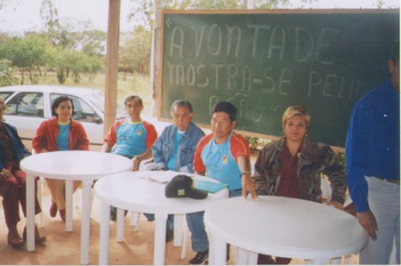 Dir. No encerramento do curso de Bordado 